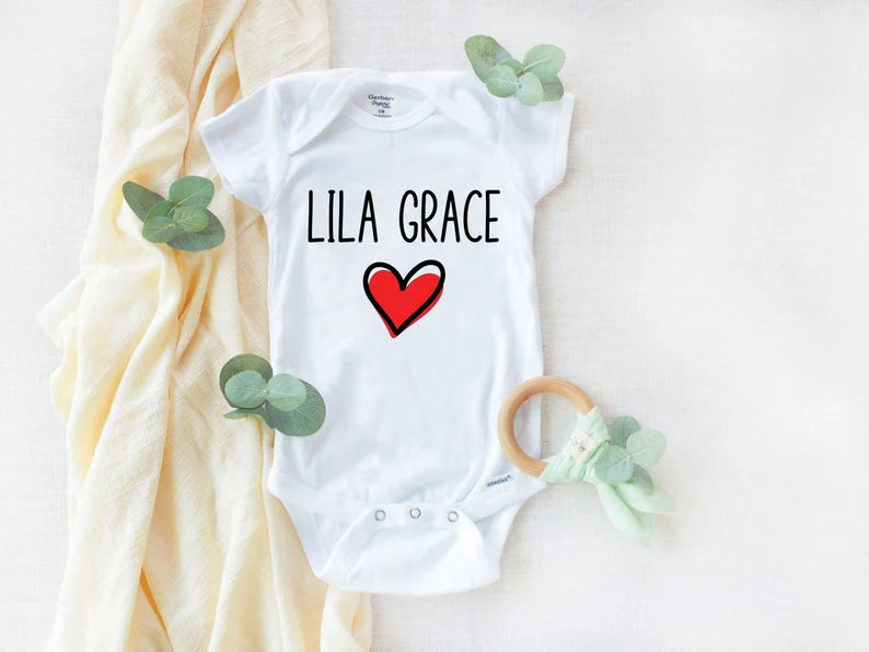 Personalized baby bodysuit with name and heart - Designs by Tangsley